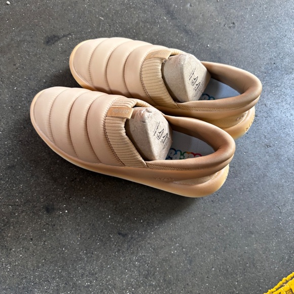 Shoes (Jet Puff) - Picture 5 of 6